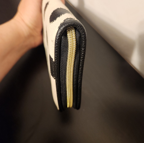 EUC Betsey Johnson spotted wallet - Picture 8 of 13